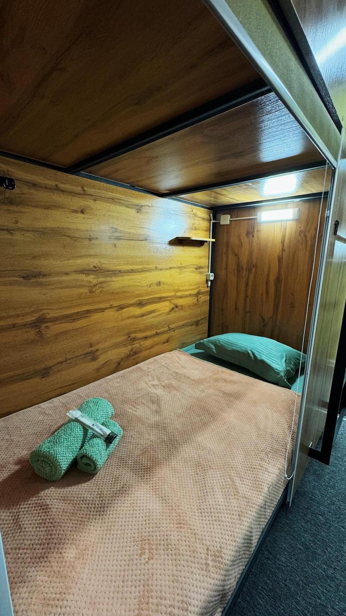 Hostel Kochevnik Capsule Hotel Алмати Екстер'єр фото