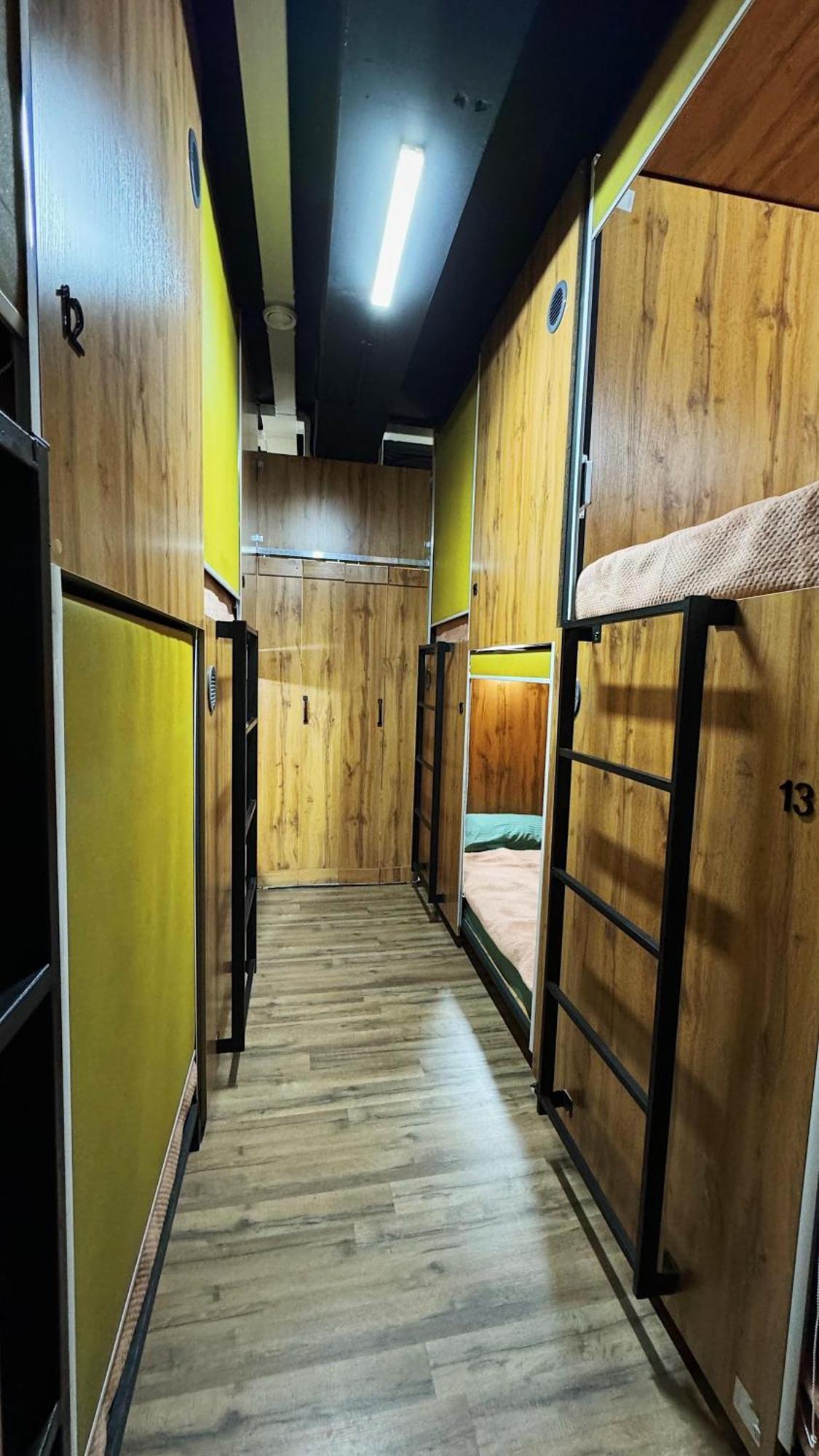 Hostel Kochevnik Capsule Hotel Алмати Екстер'єр фото