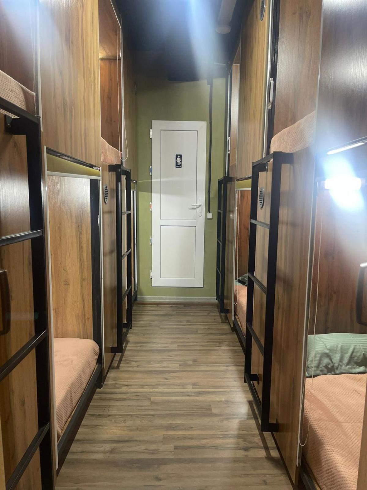 Hostel Kochevnik Capsule Hotel Алмати Екстер'єр фото