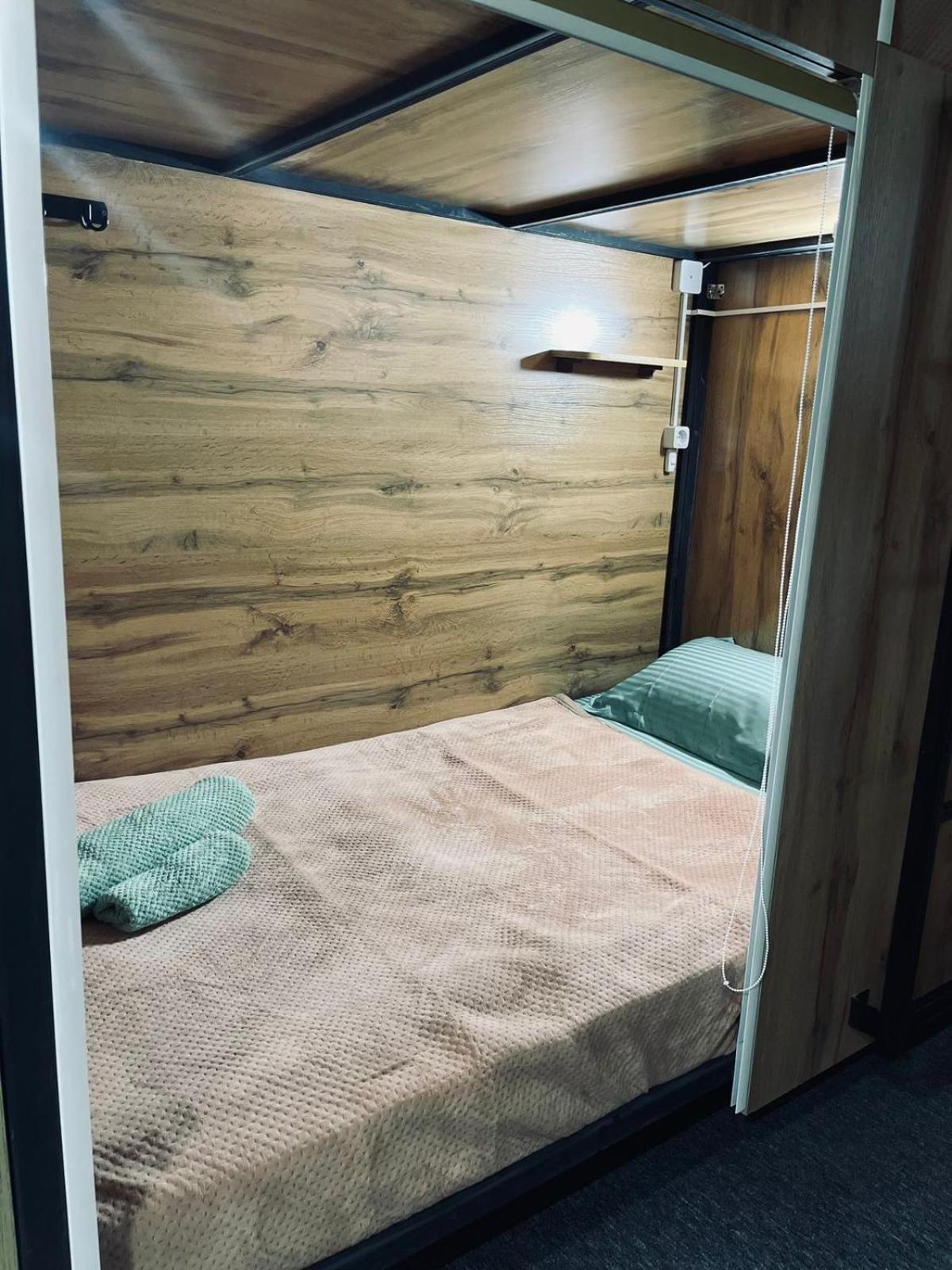 Hostel Kochevnik Capsule Hotel Алмати Екстер'єр фото