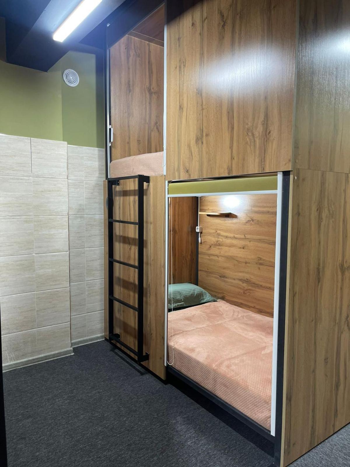 Hostel Kochevnik Capsule Hotel Алмати Екстер'єр фото